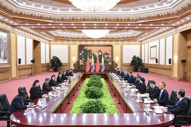 习近平同厄瓜多尔总统诺沃亚会谈